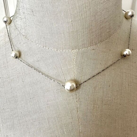 Silver tone faux pearl dainty necklace - Picture 1 of 7